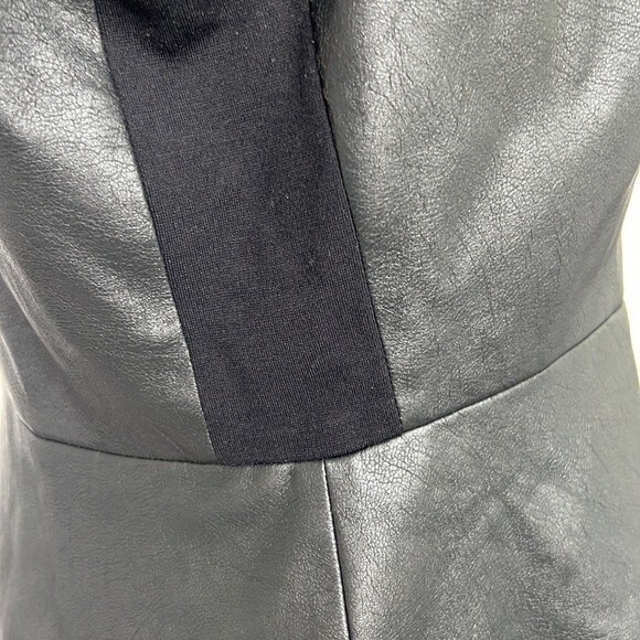 BCBGMaxAzria Black Faux Leather Top Sleeveless Tank Peplum Waist Size Large - Picture 5 of 9